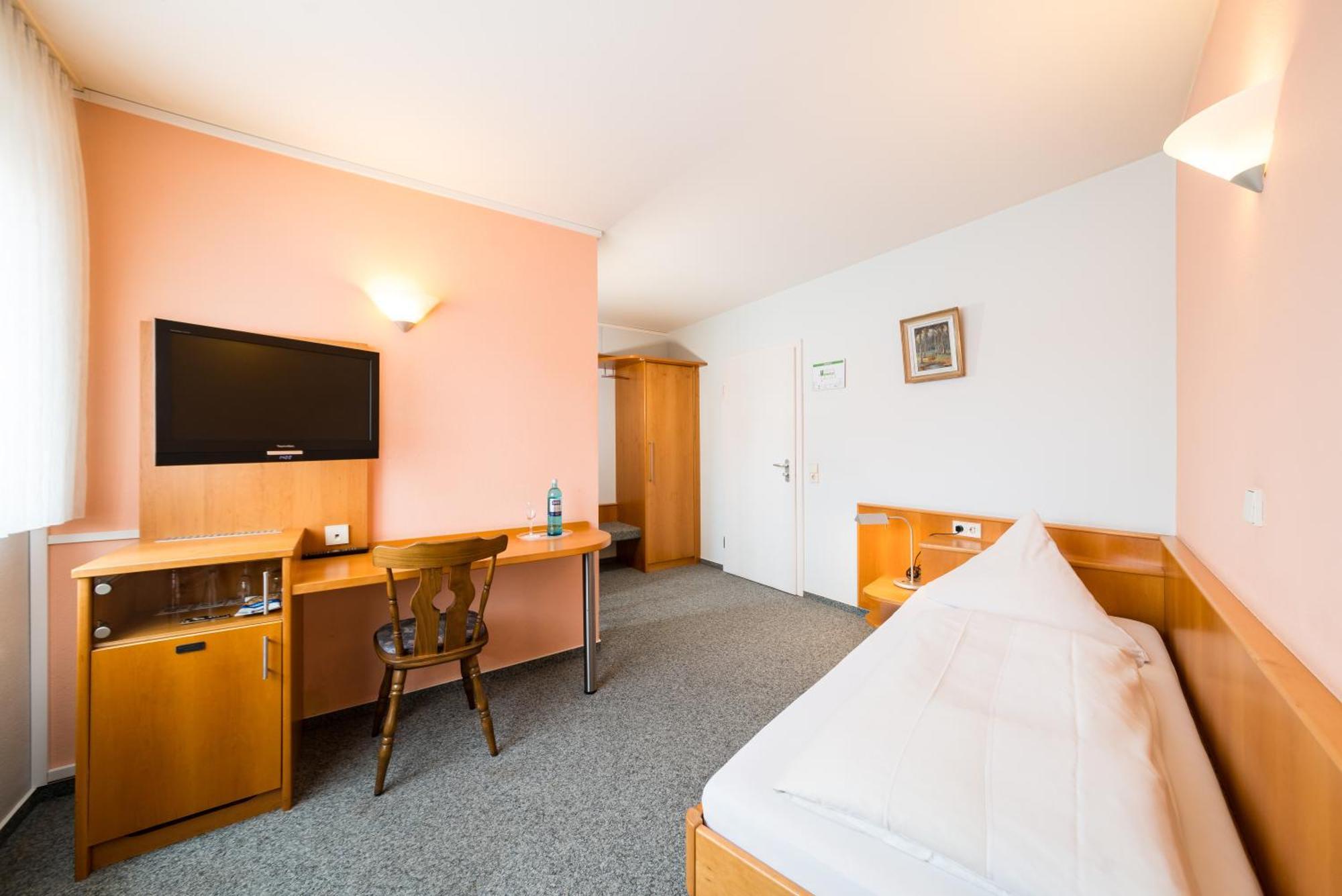 Hotel Restaurant Vater Rhein Woerth am Rhein Quarto foto